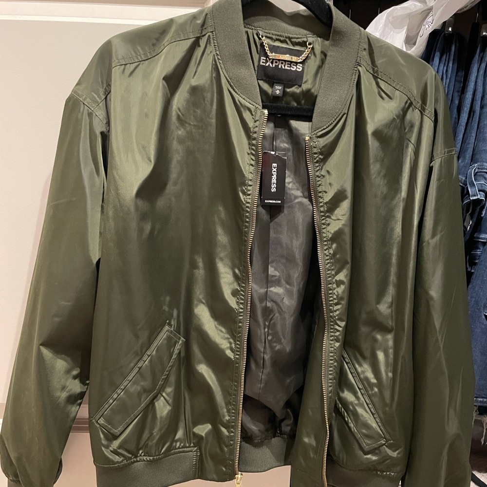 Brand new with tags dark green bomber jacket lightweight great for fall